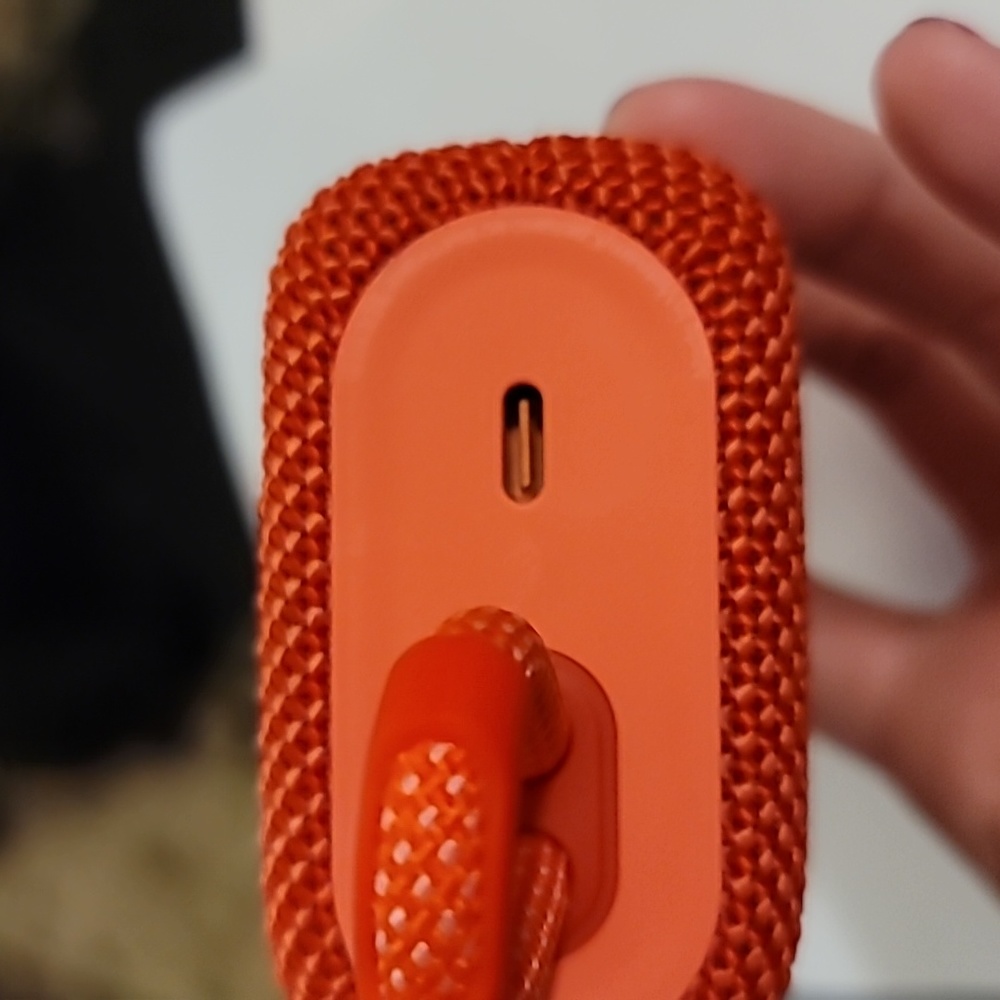 JBL GO3 waterproof Bluetooth speaker in red - Picture 5 of 5